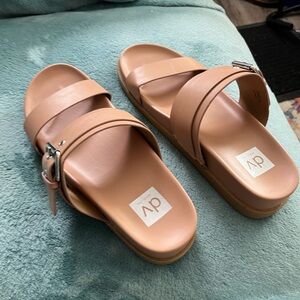 Dolce Vita women’s size 10 slide sandals with buckle detail